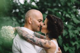 Bröllopsfotograf Linköping - DIY ladubröllop med fantastiska detaljer - Loke Roos